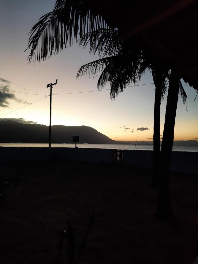 Pe Na Areia, Casa Na Praia De Frente Para O Mar Florianopolis Luaran gambar